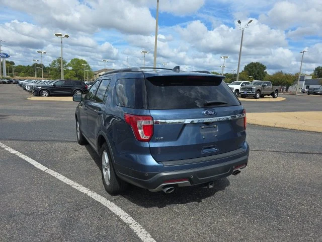 Used 2018 Blue Ford XLT image 5