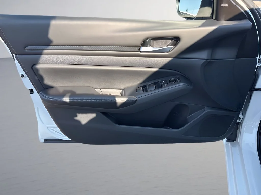 Used 2025 White Nissan SV image 24
