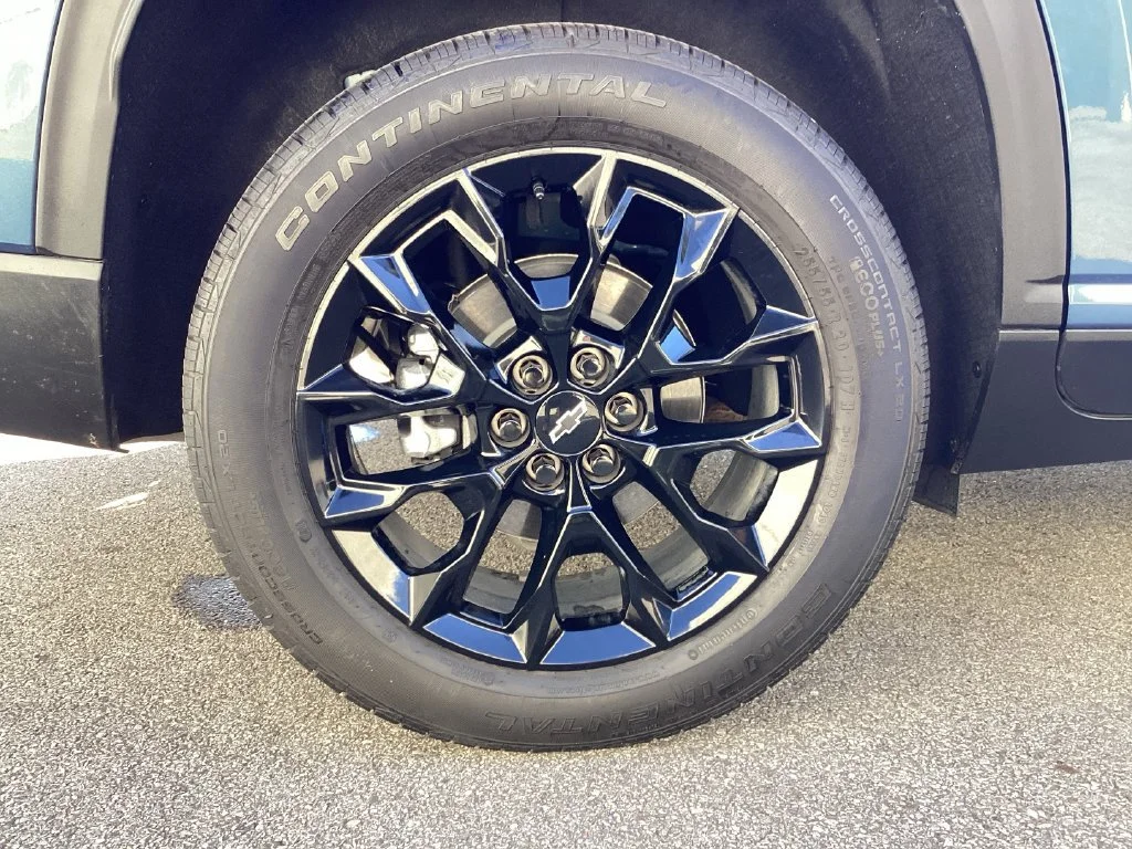 Used 2026 Lakeshore Blue Metallic Chevrolet LT image 29