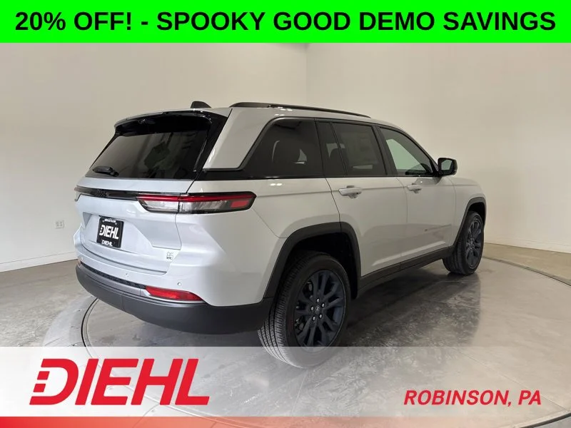 New 2026 Silver Zynith Exterior Paint Jeep Limited image 7