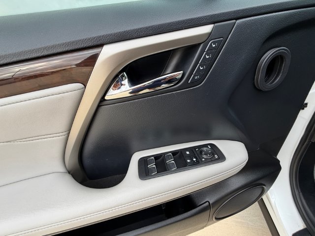 Used 2019 White Lexus 350 image 11