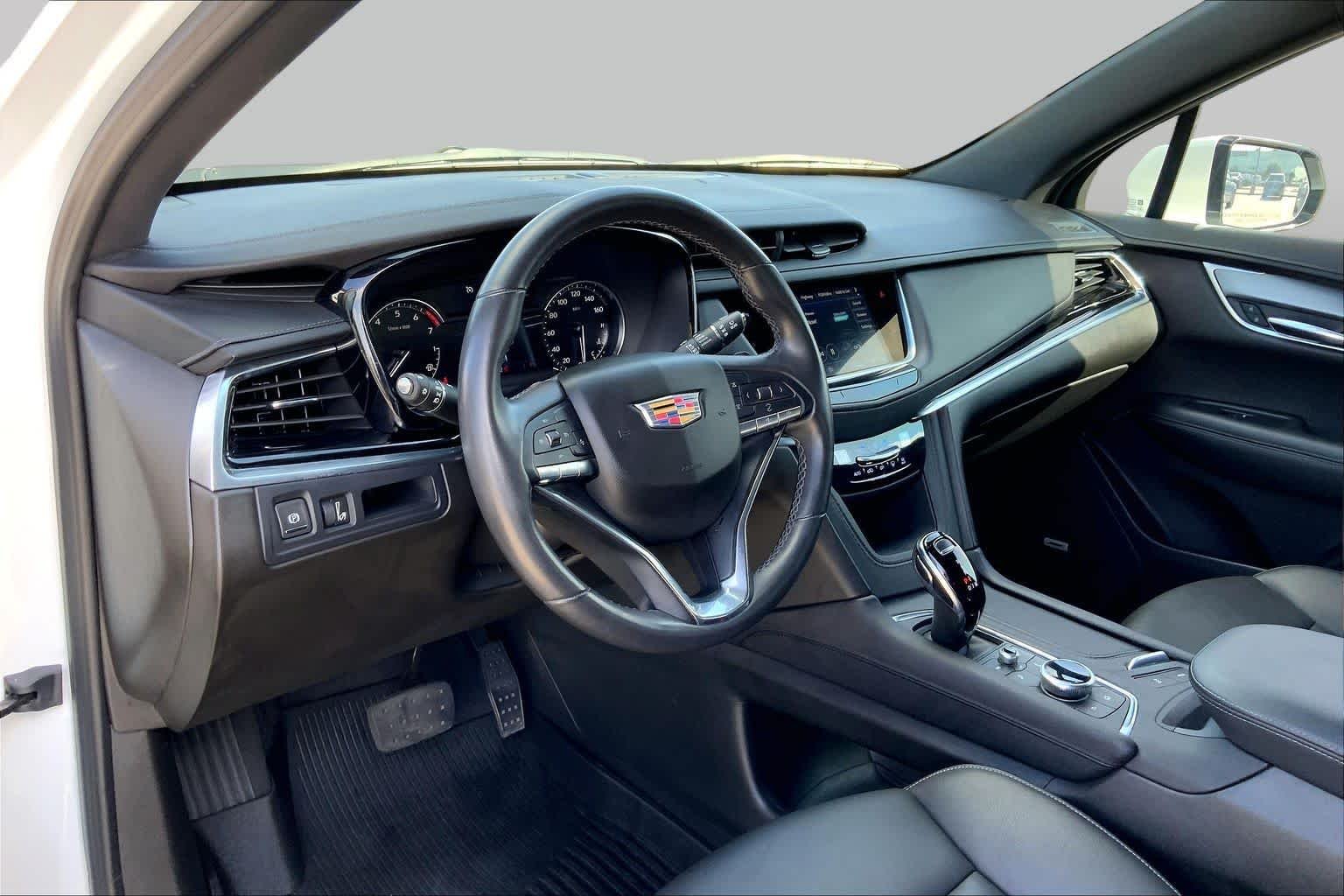 Used 2024 Crystal White Tricoat Cadillac FWD Luxury image 18