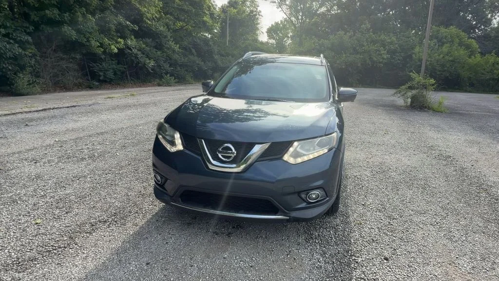 Used 2016 Blue Nissan SL image 3