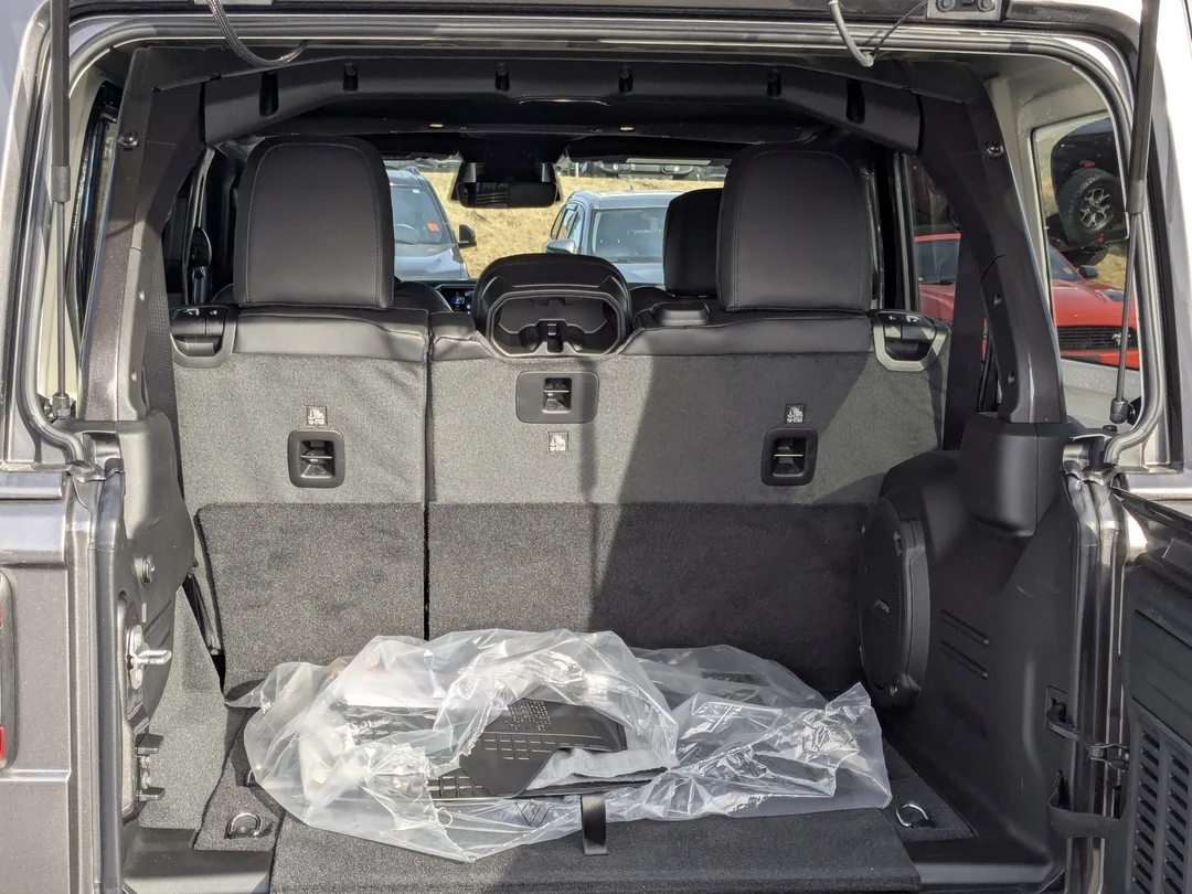 New 2026 Grey Jeep Sahara - - 4x4 - McKinley Leather - Body-Color Top - Alpine Audio - Technology Group & More! image 28