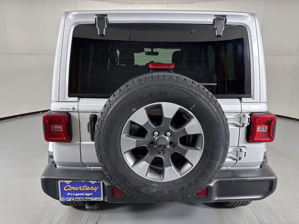 Used 2022 Silver Zynith Clearcoat Jeep Unlimited Sahara image 7