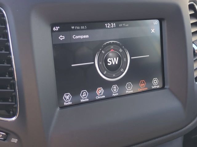 Used 2019 White Clearcoat Jeep Latitude image 19