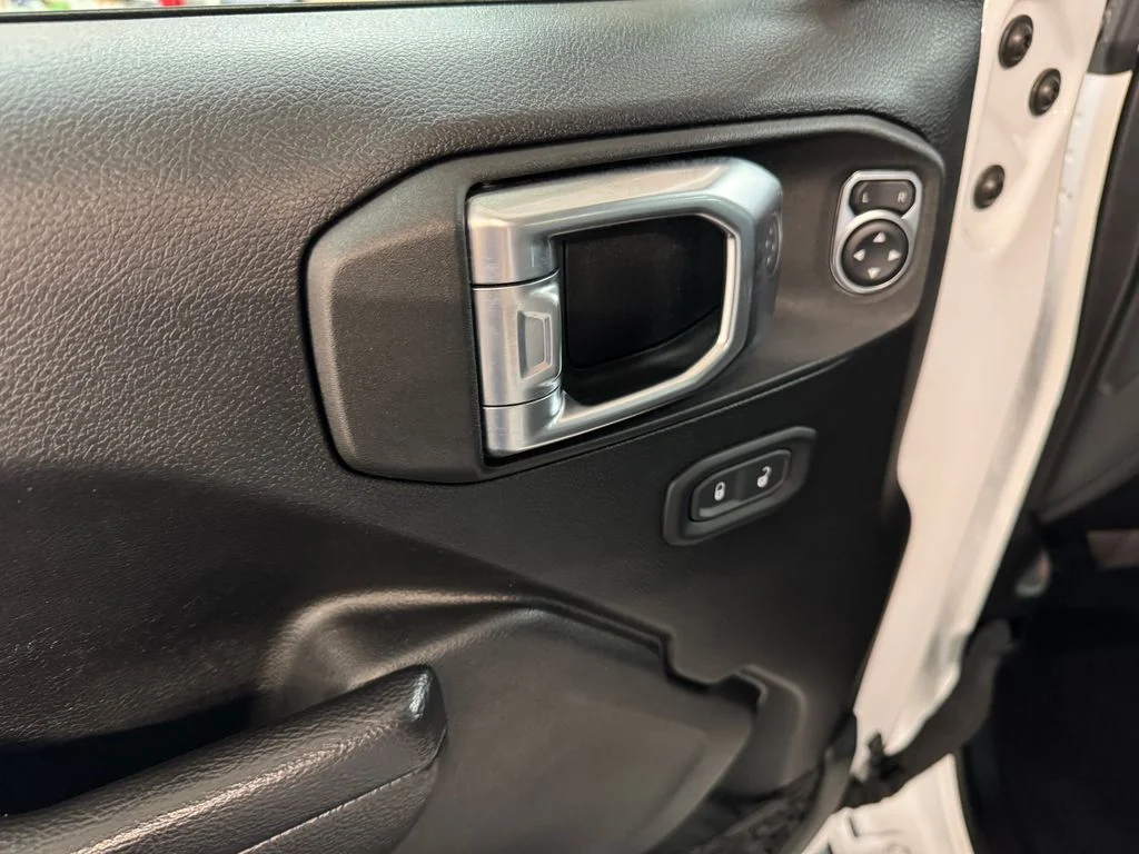Used 2022 White Jeep Sport image 13