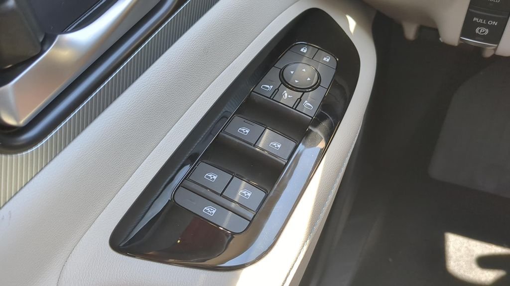 New 2026 Everest White Pearl TriCoat Nissan Platinum image 21