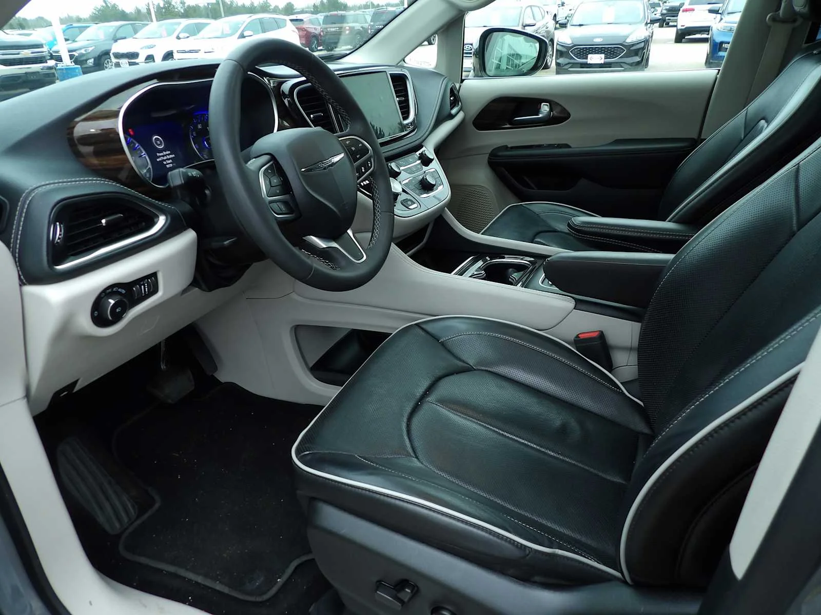 2023 Chrysler Pacifica Limited - Photo 9