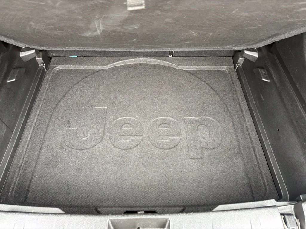 Used 2015 Black Jeep Limited image 33