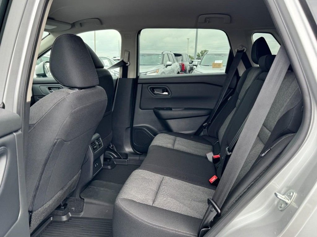 2025 Nissan Rogue SV - Photo 10