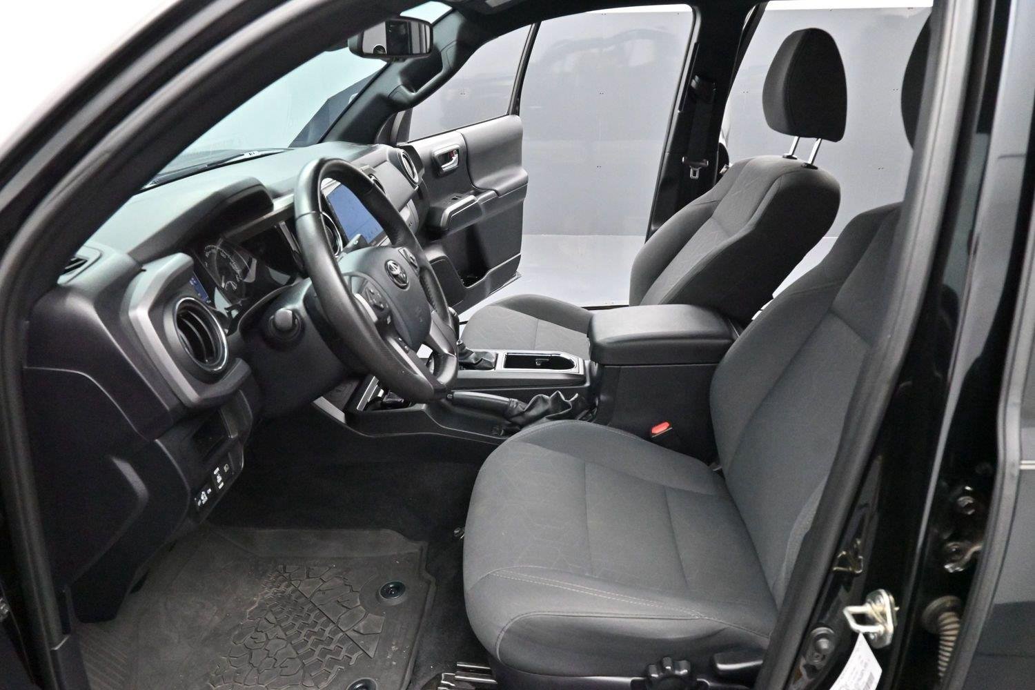 Used 2019 Midnight Black Metallic Toyota SR5 image 11