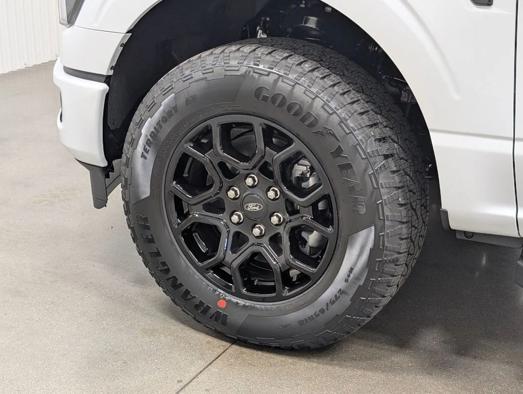 New 2026 Oxford White Ford Lariat® image 2