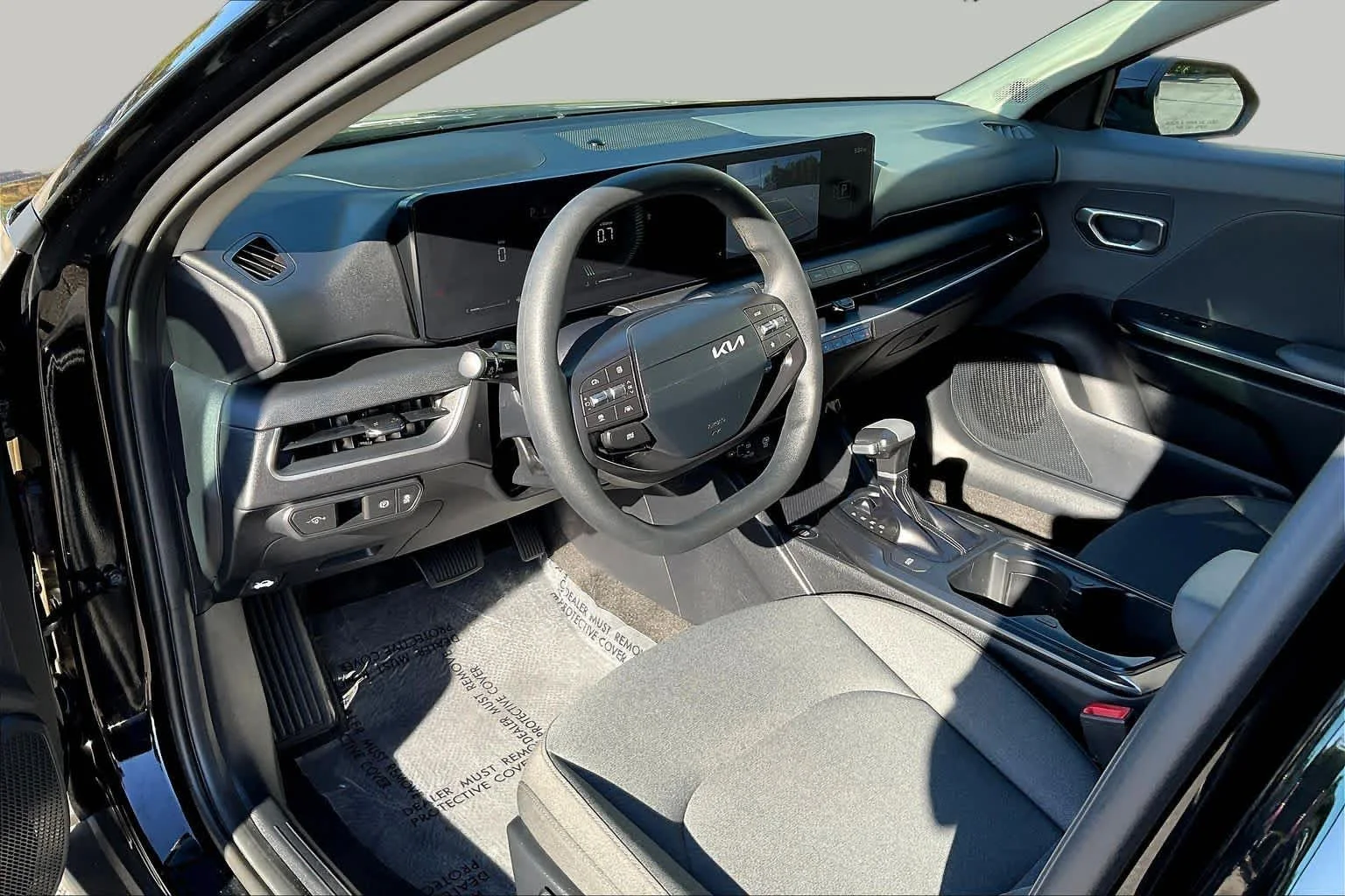 Used 2025 Aurora Black Pearl Kia LXS image 17