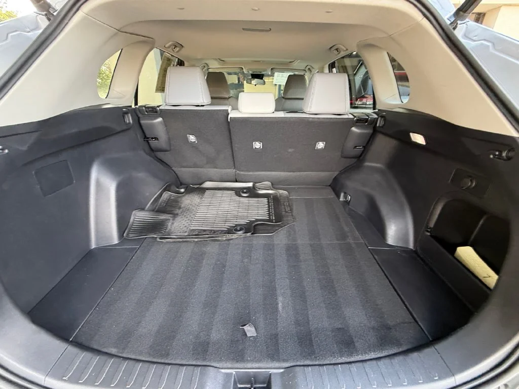 Used 2022 Silver Toyota XLE Premium image 19