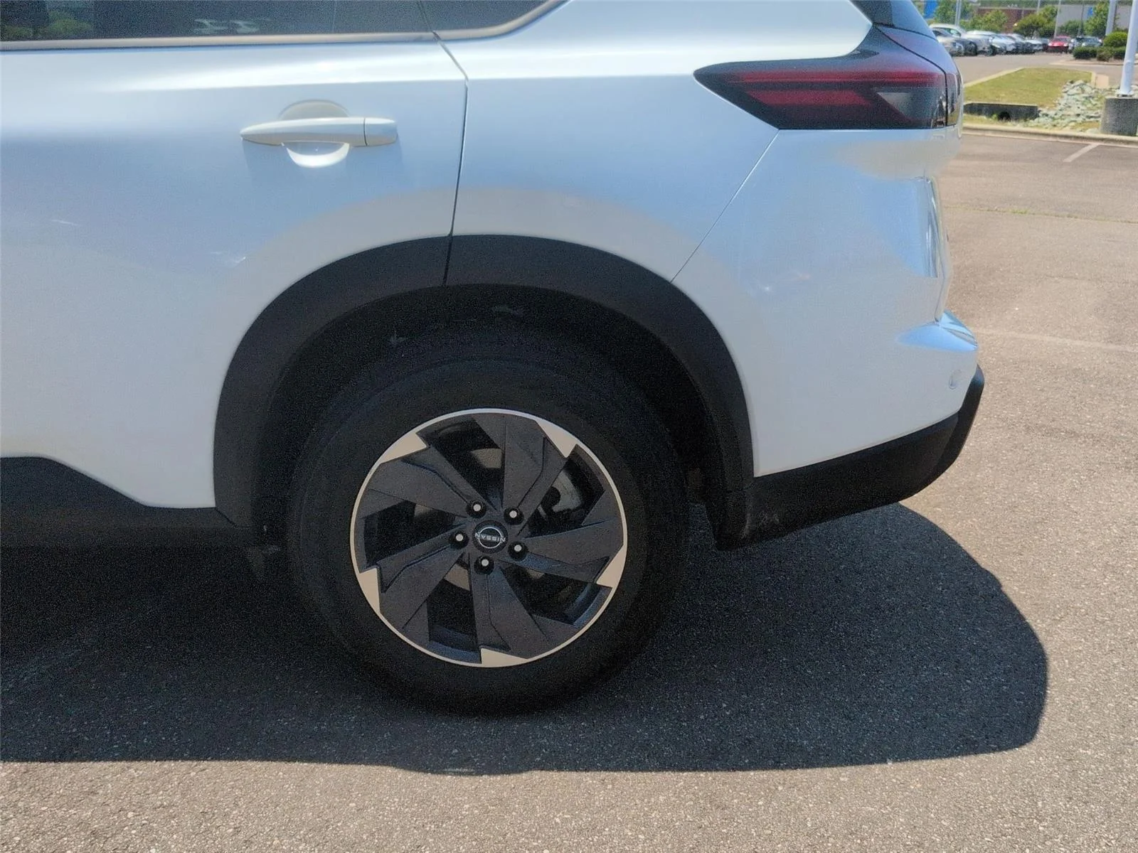 Used 2024 Everest White Pearl Nissan SV image 11