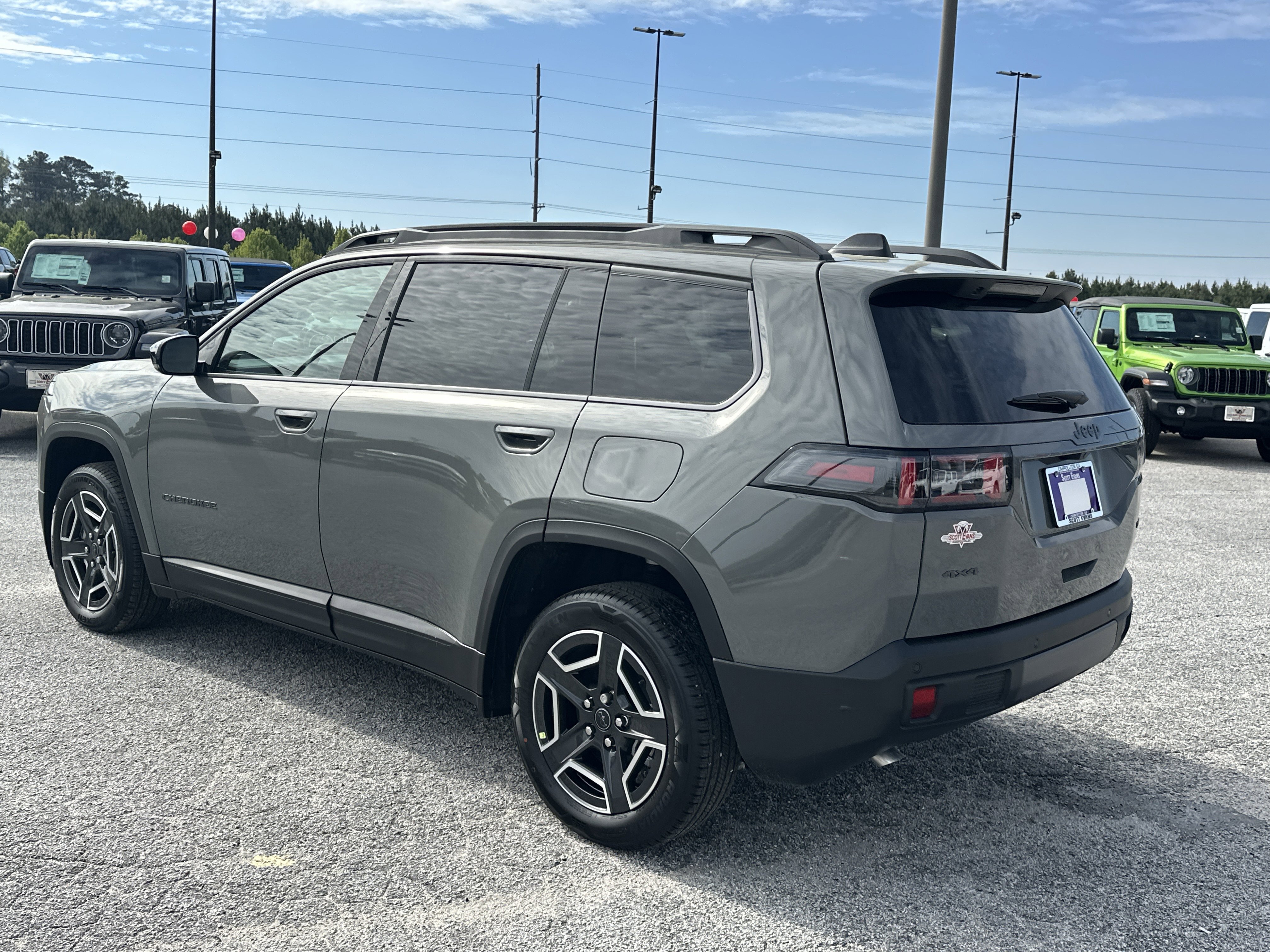 New 2026 Sting-Gray Clear-Coat Exterior Paint Jeep Limited image 6