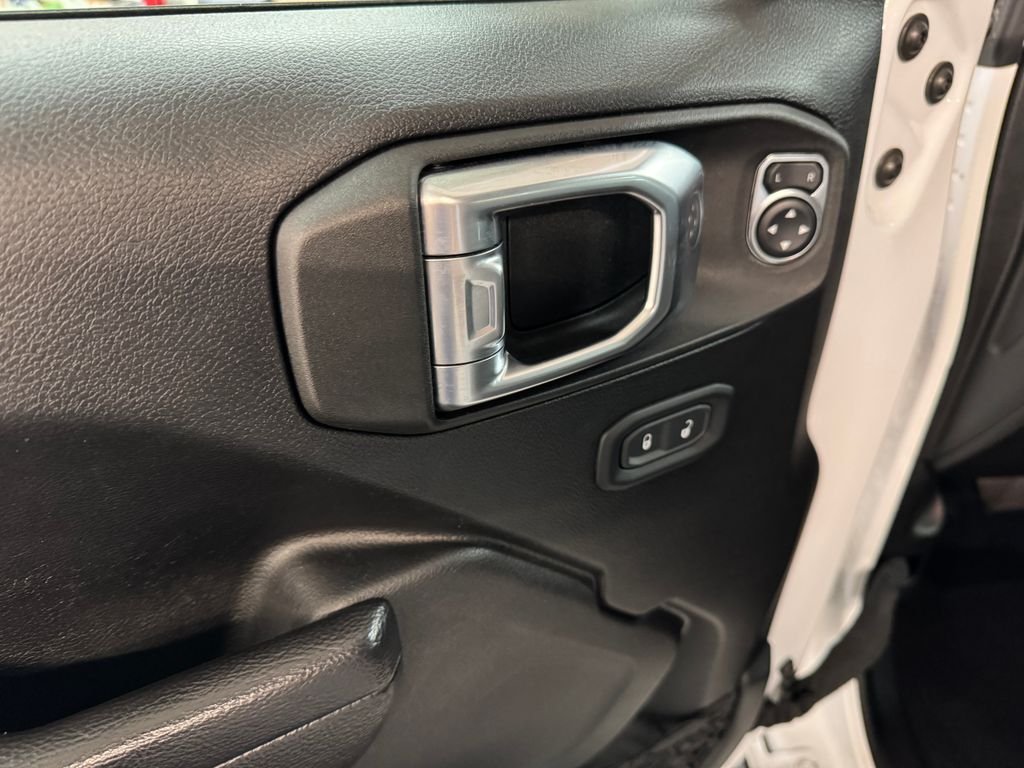 Used 2022 White Jeep Sport image 13