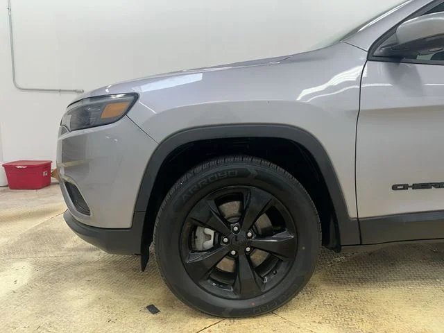 Used 2020 Silver Jeep Latitude Plus image 19