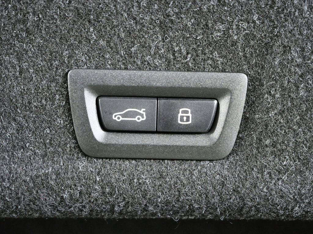 Used 2026 Skyscraper Grey Metallic BMW 330i xDrive image 29