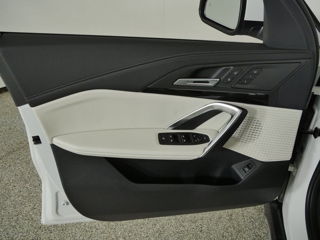 New 2026 Alpine White BMW xDrive28i image 31