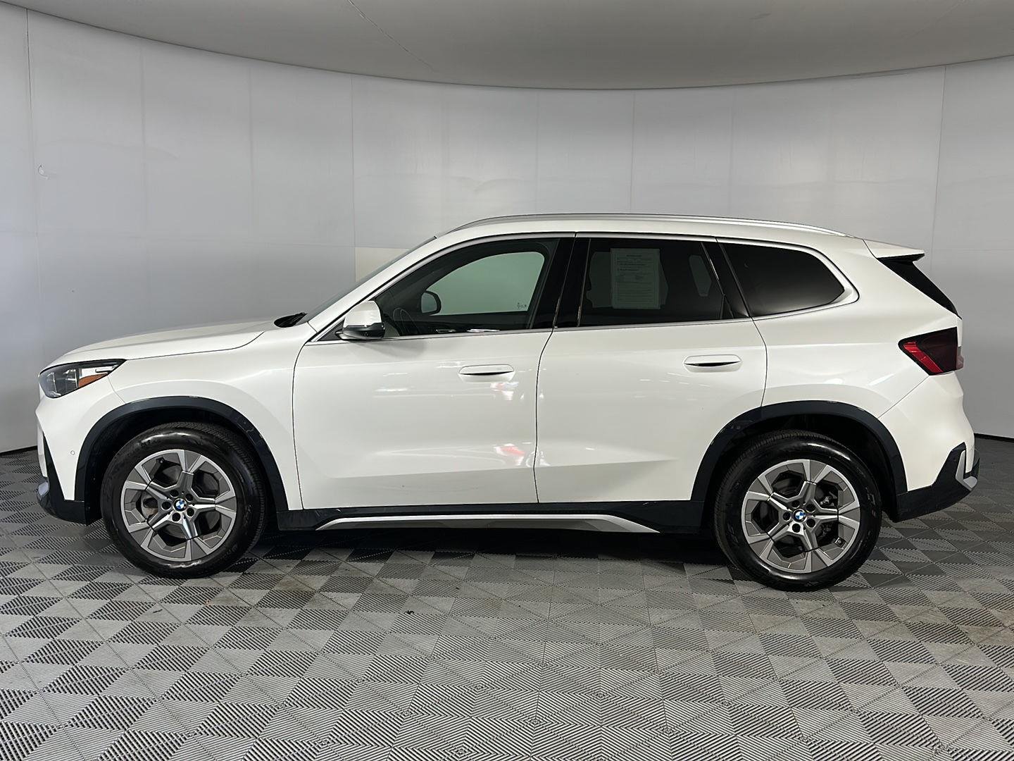 New 2026 Mineral White Metallic BMW xDrive28i image 7