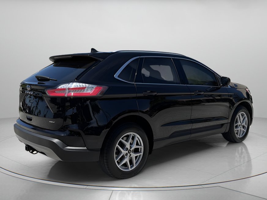 Used 2023 Black Metallic Ford SEL image 3