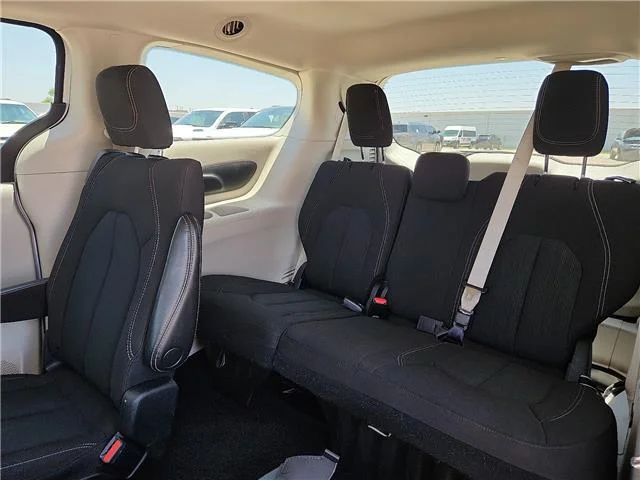 Used 2023 White Chrysler LX Passenger image 9