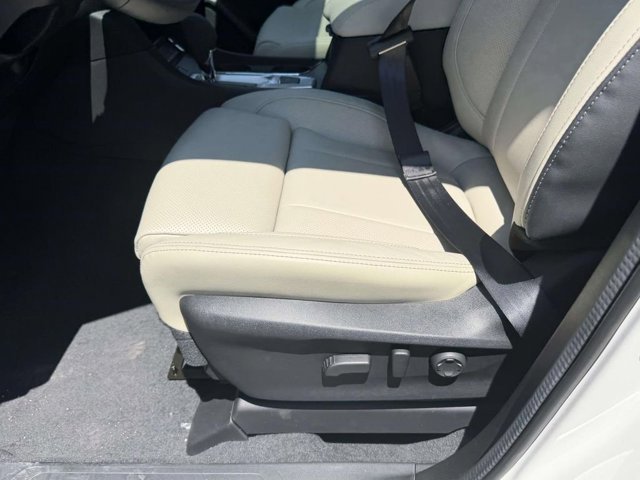 New 2026 CRYSTAL WHITE PEARL Subaru Limited 7-Passenger image 15