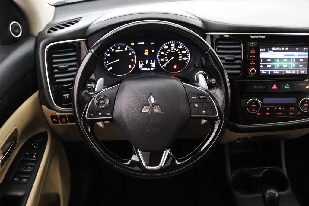 Used 2016 White Mitsubishi GT image 19