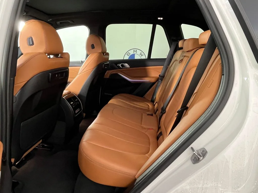 Used 2022 White BMW xDrive40i image 4
