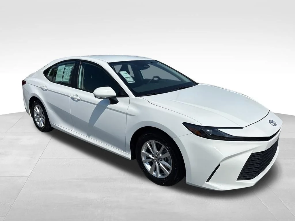 Used 2025 White Toyota  image 4
