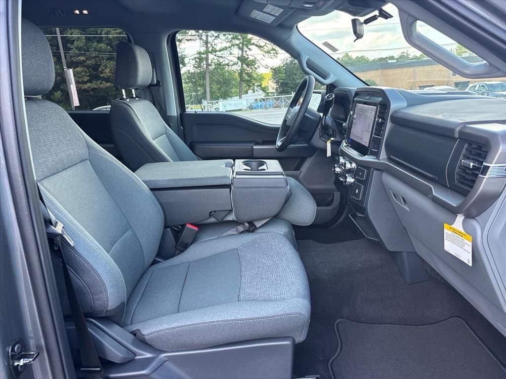 New 2026 Carbonized Gray Metallic Ford XLT image 12