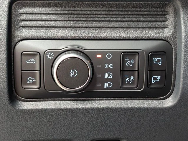 New 2026 Star White Metallic Tri-Coat Ford F-250® Lariat® image 55