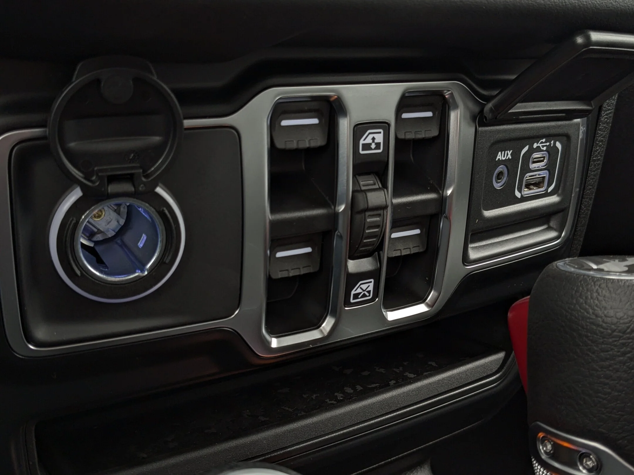New 2026 White Jeep Sahara - - Body-Color Hard Top - Side Steps - Remote Start - Adaptive Cruise & More! image 19