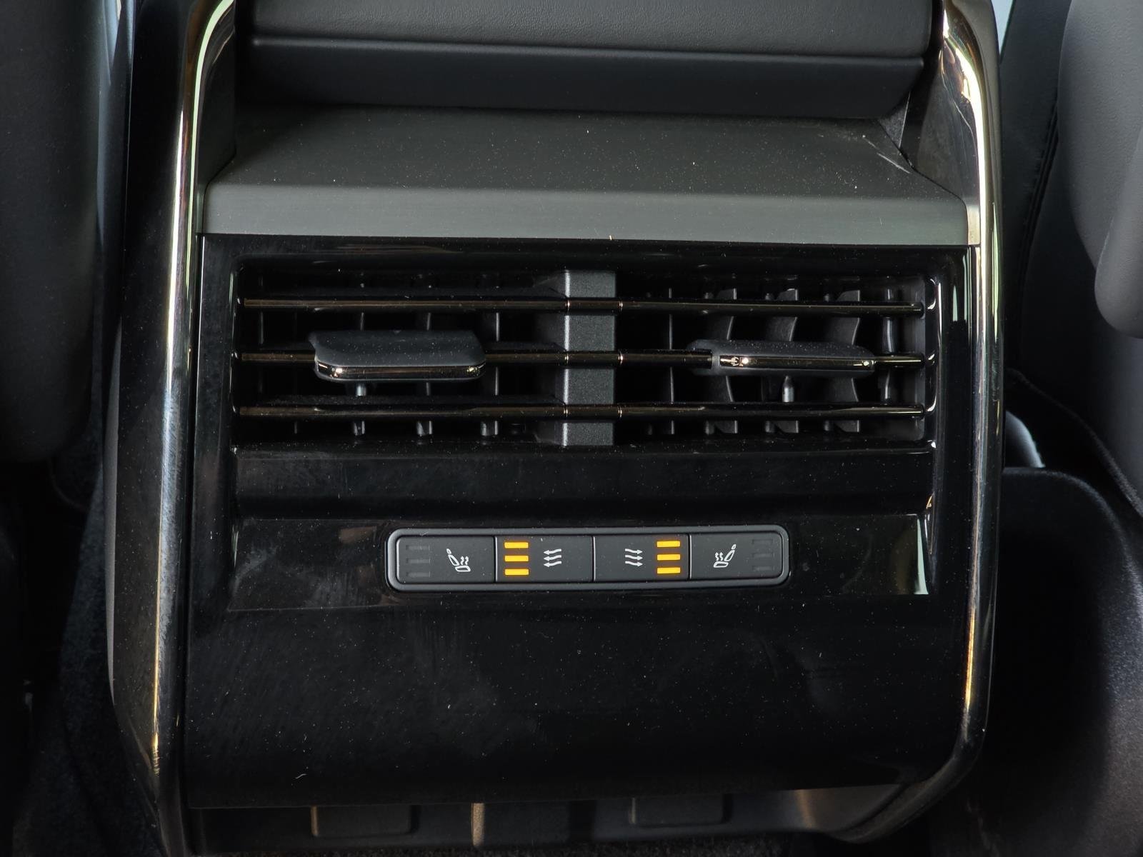 Used 2025 Santorini Black Metallic Land Rover SE image 36