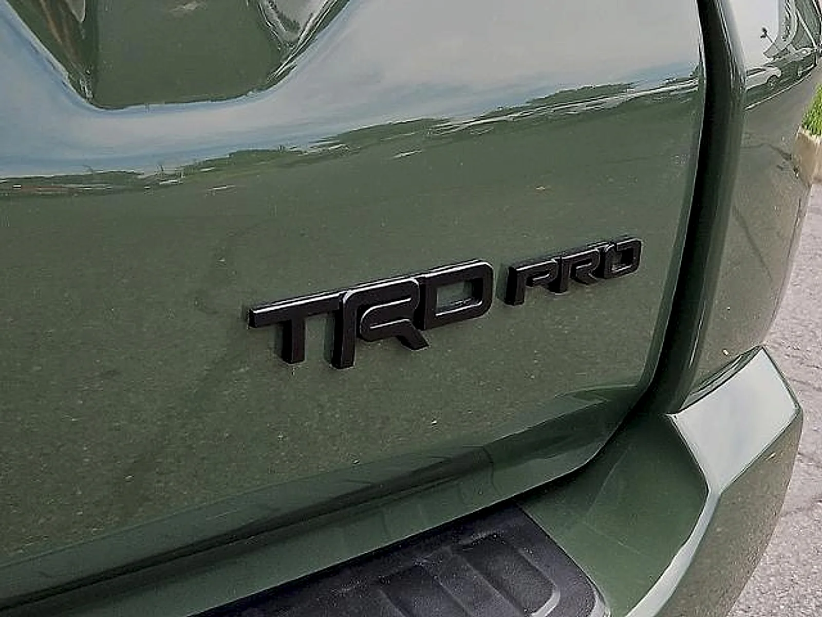 Used 2020 Hunter Green Toyota  image 31