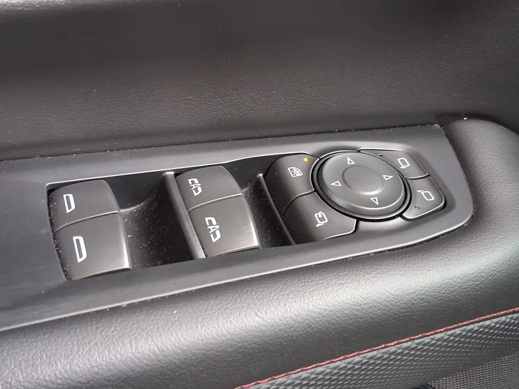 Used 2025 Iridescent Pearl Tricoat Chevrolet RST image 19