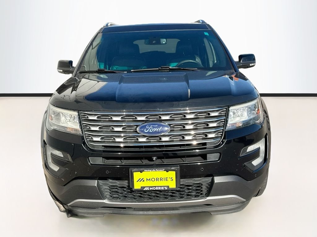 Used 2016  Ford Limited image 2
