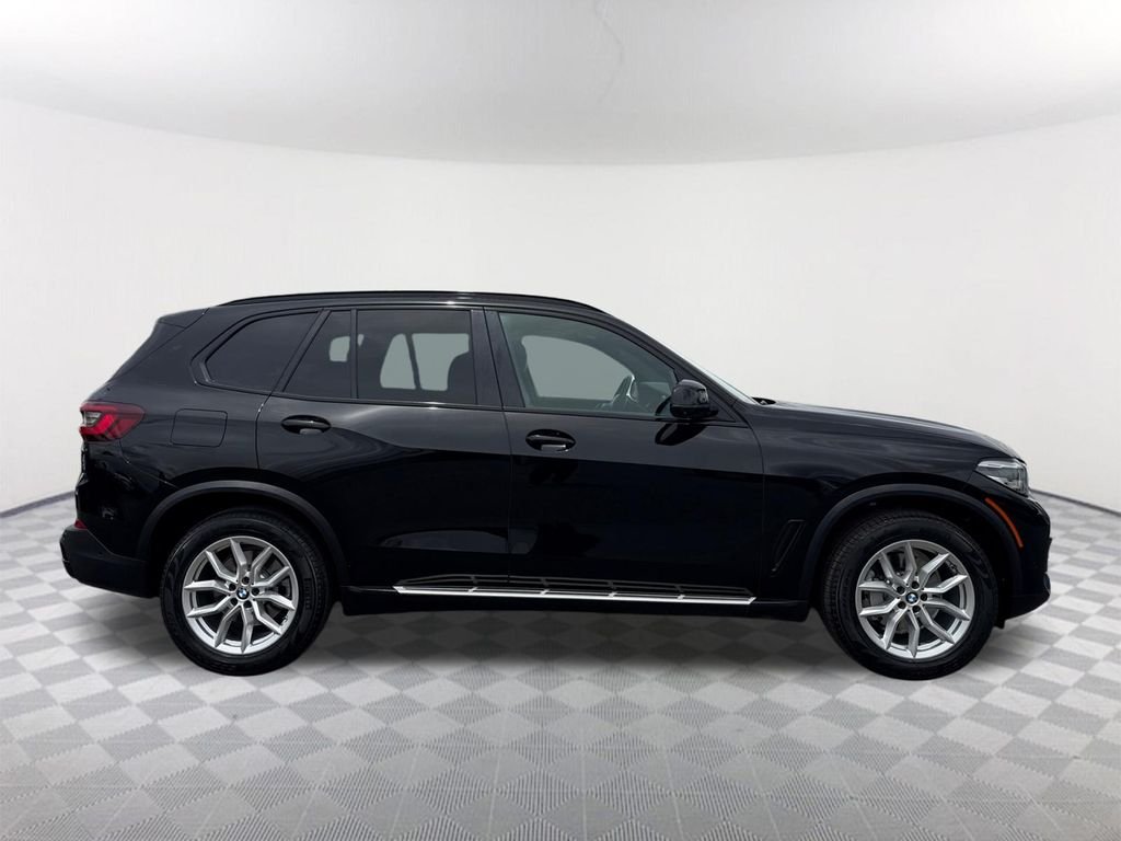 Used 2022 Black BMW sDrive40i image 3