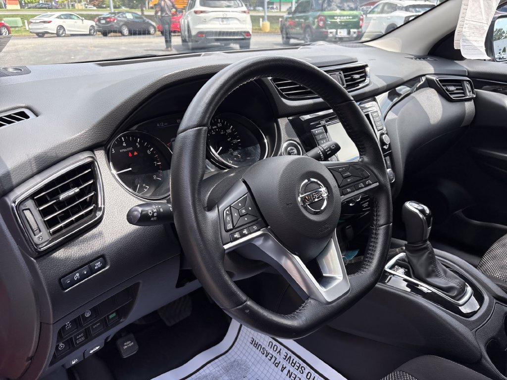Used 2020 Red Nissan SV image 13