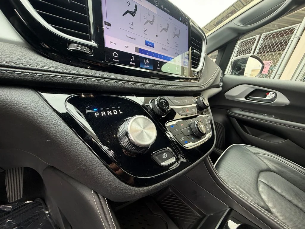 2025 Chrysler Pacifica Limited - Photo 23