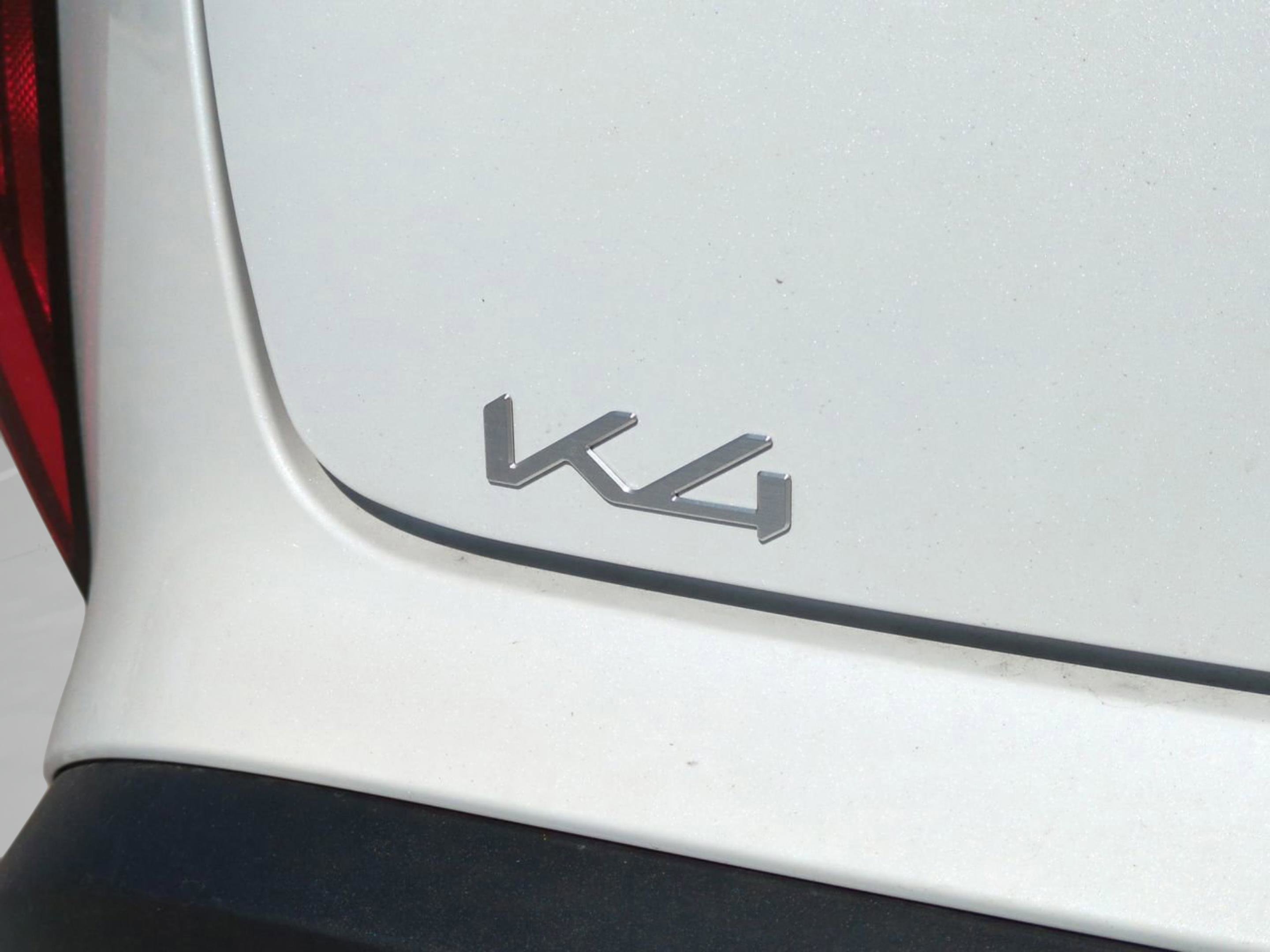 New 2026 Snow White Pearl Kia LXS image 32
