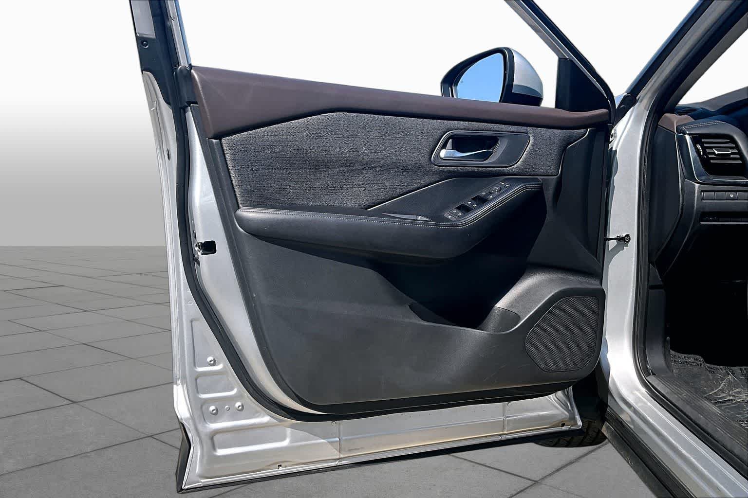 Used 2022 Brilliant Silver Metallic Nissan SV image 22