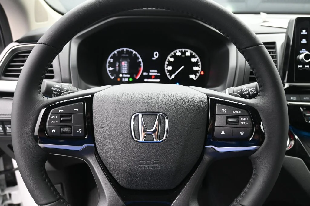 New 2027 Platinum White Pearl Honda Touring image 37