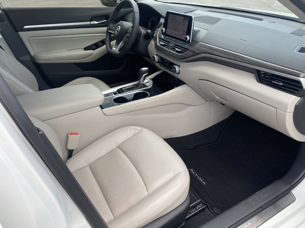 Used 2022 Pearl White Tricoat Nissan 2.5 SL image 31
