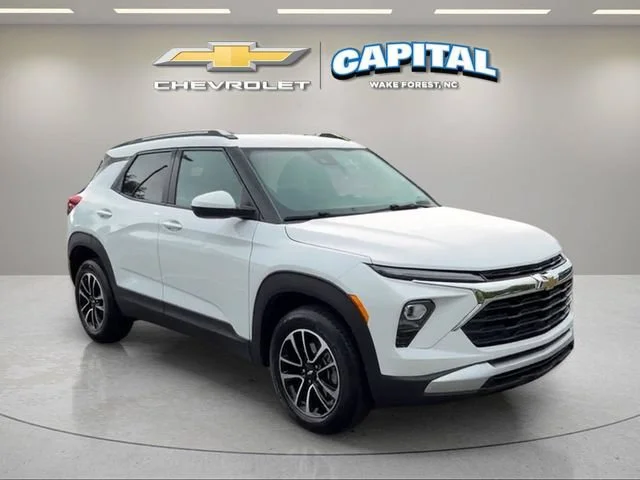 Used 2025 Summit White Chevrolet LT image 8