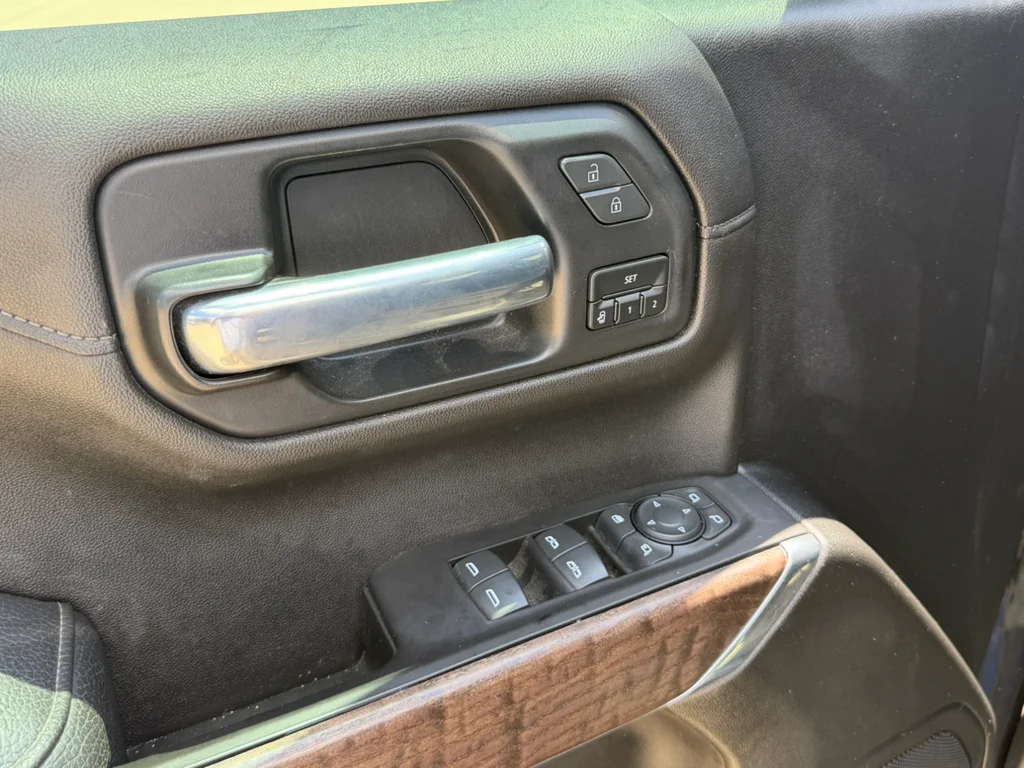 Used 2021 Onyx Black GMC Denali image 23