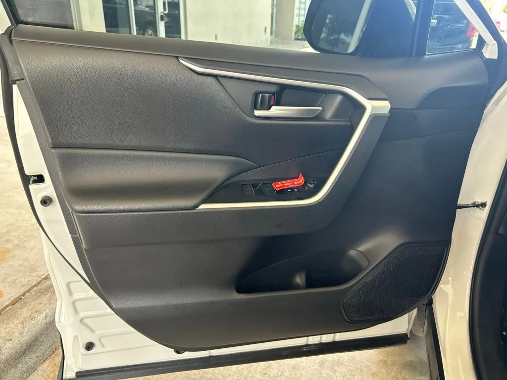 Used 2025 White Toyota XLE image 35