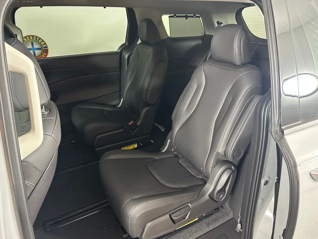 New 2027 Ceramic Silver Kia EX image 15